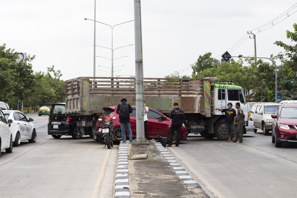 จุดเสี่ยงบนถนน ที่คนใช้รถต้องระวัง